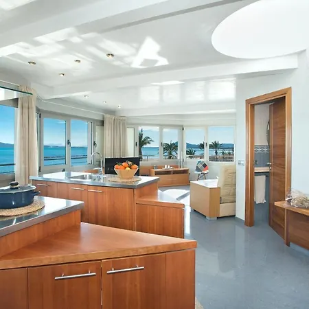 Life By The Beach - Sea View 2 Apartman *